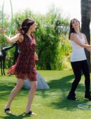 Jenna Sativa & Shyla Jennings hula hoop